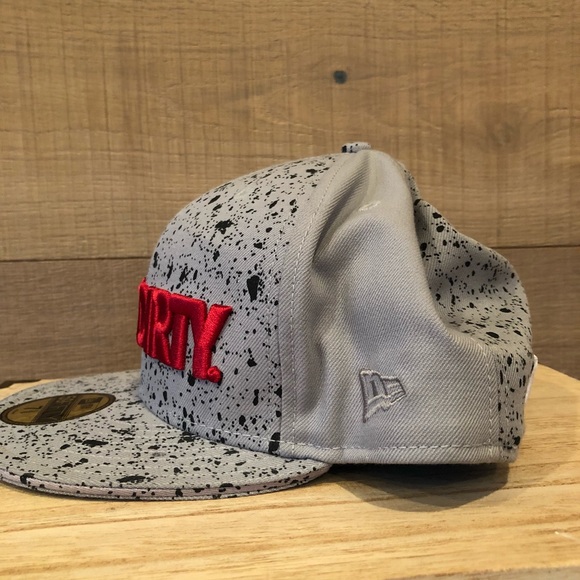 Undefeated New Era “Play Dirty” fitted - Picture 4 of 8